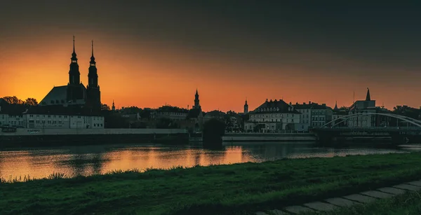 Polonya Nın Opole Kentindeki Odra Nehrinin Büyüleyici Bir Görüntüsü — Stok fotoğraf