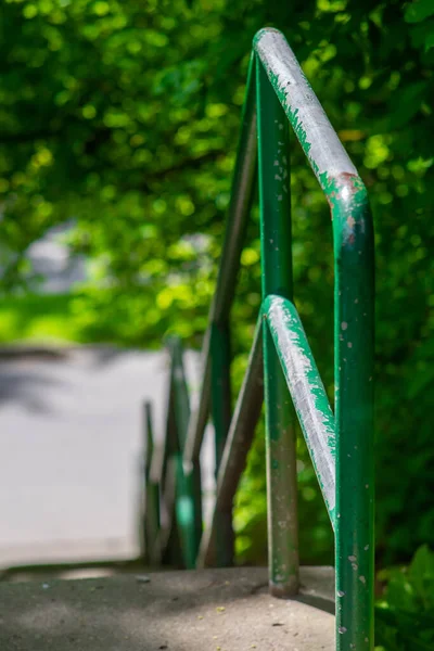 Régi Korlátok Szelektív Fókusza Egy Kanadai Park Lépcsőházára — Stock Fotó