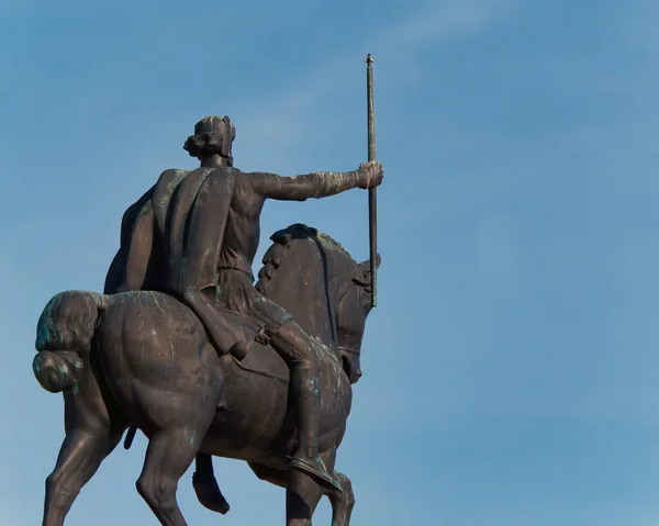 Famoso Monumento Czar Kaloyan Contra Céu Azul — Fotografia de Stock