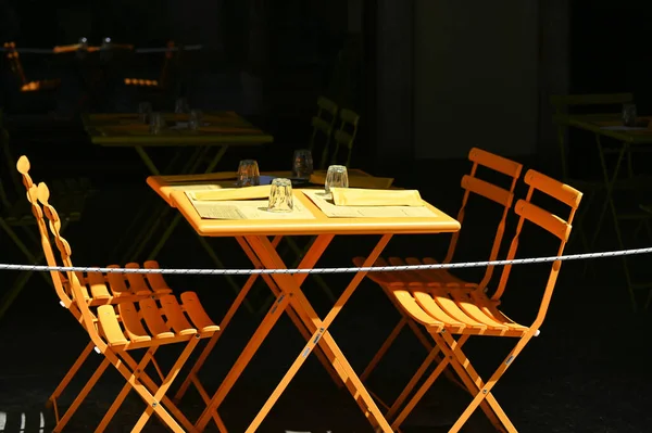 Closeup Shot Empty Restaurant Terrace Table Yellow Seats Sidewalk — Stock Photo, Image