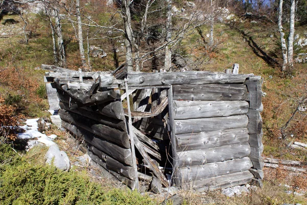 Část Dřevěné Chaty Kde Vojáci Spali Během Války Bosně Pohoří — Stock fotografie