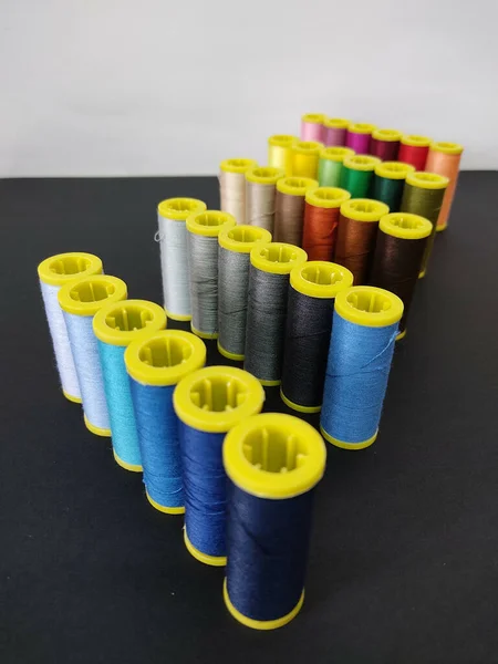 Colorful Sewing Threads Put Rows Black Surface — Stock Photo, Image