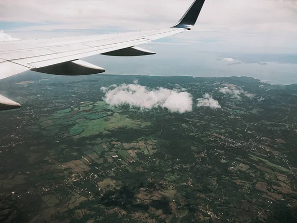 Piękny Widok Samolot Chmurami Krajobrazem — Zdjęcie stockowe