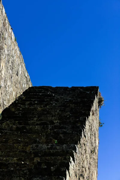 Low Angle Shot Gray Wall Blue Sky Background Obidos Portugal — Stock Photo, Image