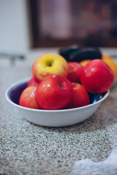 Closeup Shot Bowl Red Fresh Apples Kitchen Table — Stock Photo, Image