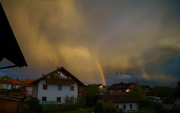 Una Vista Panorámica Arco Iris Después Lluvia Frente Los Alpes — Foto de Stock