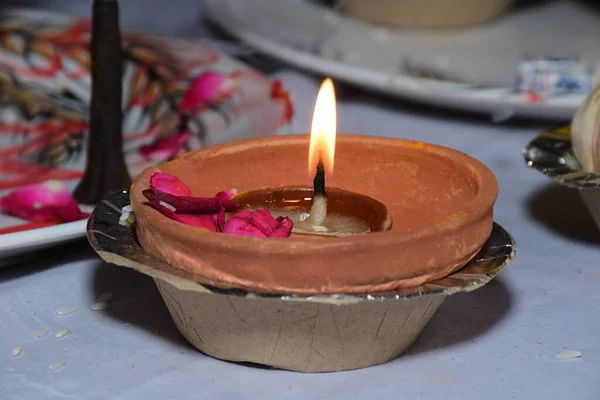 Closeup Shot Burning Diwali Oil Lamp Decorated Table — Stock Photo, Image