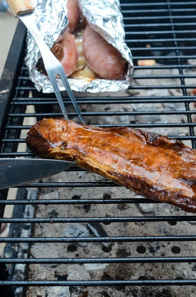 Uma Foto Close Delicioso Bife Saia Churrasqueira Uma Rua — Fotografia de Stock