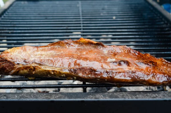 Detailní Záběr Lahodné Sukně Steak Grilu Grilu Ulici — Stock fotografie