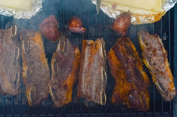 Uma Vista Superior Tradicional Asado Argentino Salsichas Carne Cozinhando Grelha — Fotografia de Stock