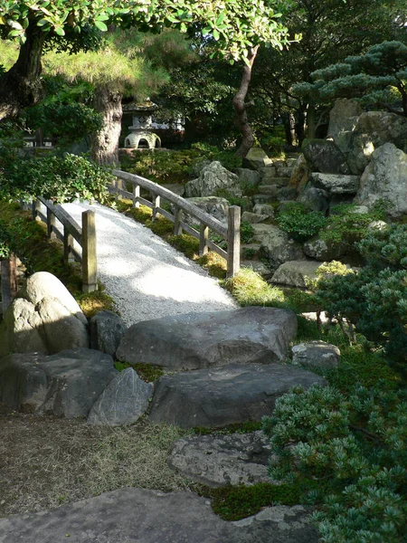 Une Passerelle Pierre Dans Jardin Kyoto Japon Par Une Journée — Photo