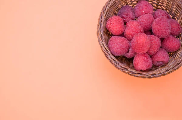 Small Basket Fresh Raspberries Isolated Light Colored Background — Φωτογραφία Αρχείου