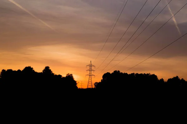 夕阳西下的风景上 一片美丽的电线风景 — 图库照片