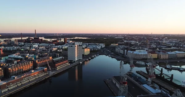 Helsingfors Finland Maj 2020 Flygdrönarskott Från Jatkasaari Industriområde Med Kranar — Stockfoto