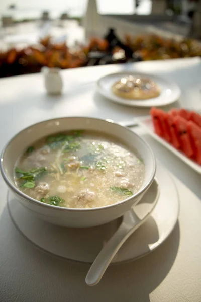 Sebuah Gambar Vertikal Dari Sup Sayuran Untuk Vegetarian Meja Makan — Stok Foto