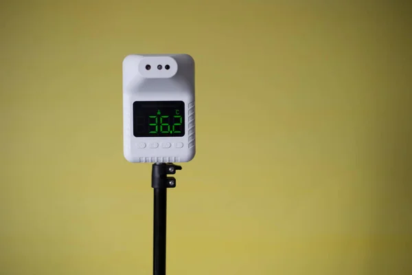 Närbild Termometer Scanner Automatisk Termometer För Kontroll Kroppstemperatur — Stockfoto