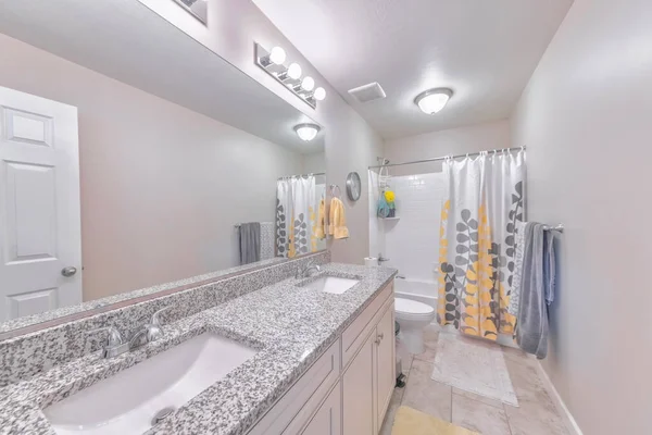 Minimalistic Bathroom Interior Design White Color Double — Zdjęcie stockowe