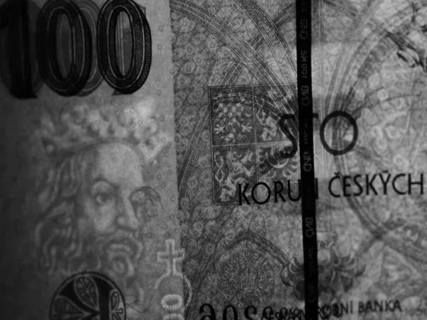 一张一百克朗的捷克钞票的特写黑白照片 上面有韩国国王 — 图库照片