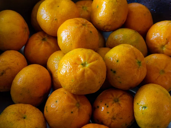 Eine Nahaufnahme Von Einem Haufen Frischer Mandarinen — Stockfoto