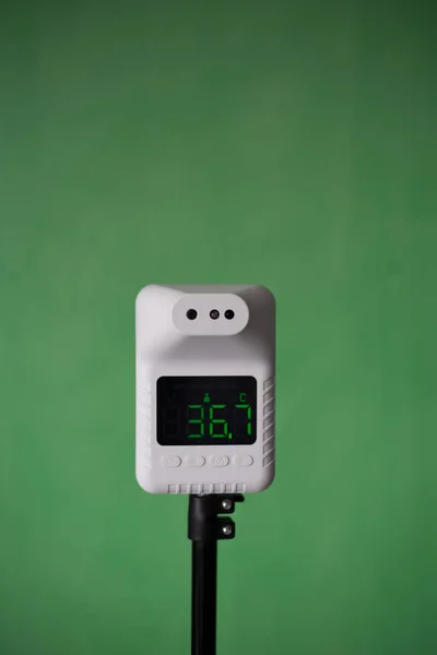 Närbild Termometer Scanner Automatisk Termometer För Kontroll Kroppstemperatur — Stockfoto
