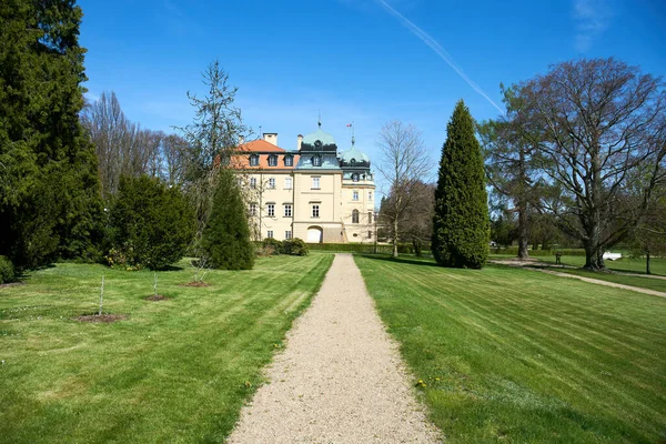 Park Und Schloss Von Lany Ort Zum Besichtigen Und Entspannen — Stockfoto