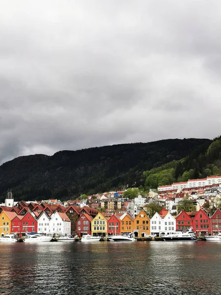 Uma Bela Vista Cidade Bergen Com Edifícios Fiordes Noruega — Fotografia de Stock