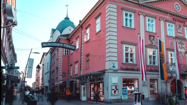 Timelaps Immeuble Wiener Neustadt Jour Beaucoup Gens Dans Rue — Video