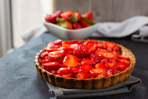 Primer Plano Deliciosa Tarta Fresa Sobre Fondo Negro —  Fotos de Stock