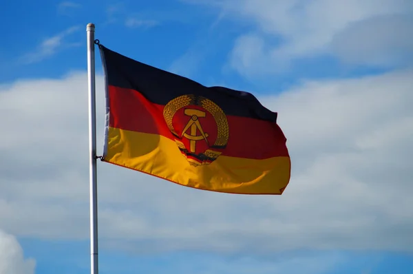 Einem Schrebergarten Frankfurt Main Weht Die Flagge Der Ehemaligen Ddr — Stockfoto