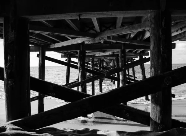 Grayscale Shot Wooden Structure Huntington Beach Pier California — Stock Photo, Image