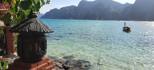 Öllampe Mit Blick Auf Das Andamanische Meer Mit Kalkfelsen Bei — Stockfoto