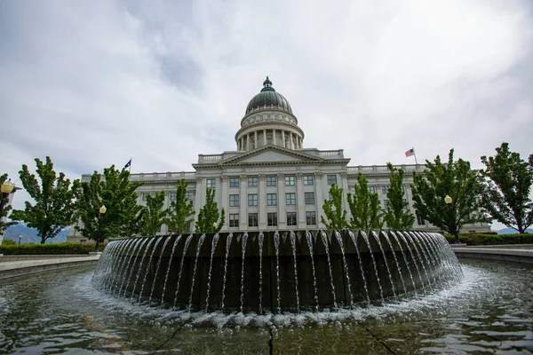 Las Fuentes Frente Edificio Del Capitolio Estatal Utah Memory Grove — Foto de Stock