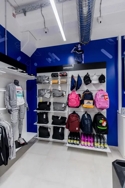 Tuzla Bosnia Herzegovina Nov 2019 Tiro Tienda Ropa Deportiva Centro —  Fotos de Stock