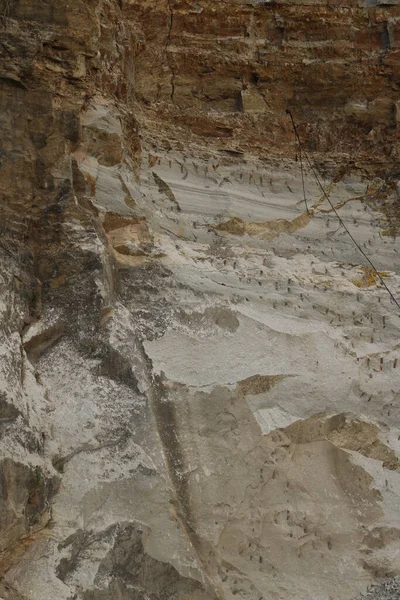 Natürlicher Hintergrund Aus Hellbraun Weiß Zerkratzter Steinmauer Einem Steinbruch Vollem — Stockfoto