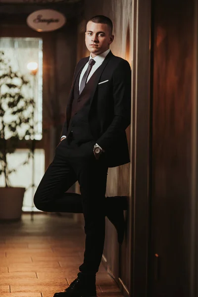 Vertical Shot Handsome Bosnian Caucasian Man Wearing Suit Posing Indoors — ストック写真