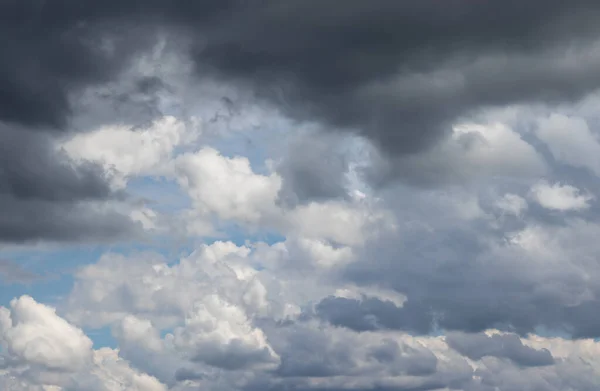 Una Hermosa Vista Nubes Lluvia Espesa Oscura Cielo — Foto de Stock