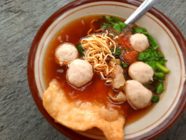 Mie Bakso Endonezya Nın Popüler Köfteli Yeşil Yapraklı Sebzeli Erişteli — Stok fotoğraf