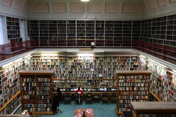 ニューカッスル イギリス 2021年5月26日 英国ニューカッスルの文学哲学協会の美しく古い図書館 — ストック写真