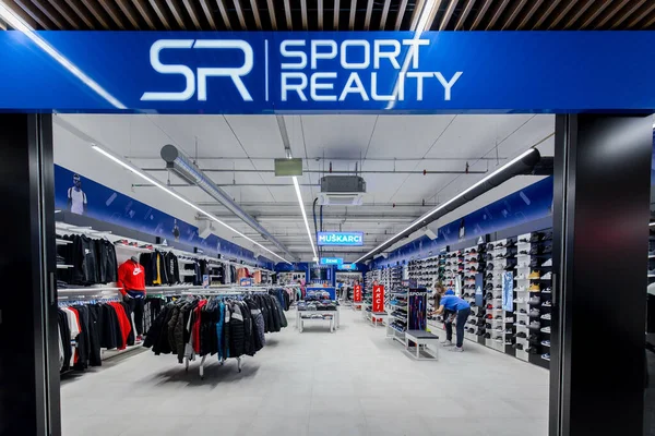 Tuzla Bosnia Herzegovina Kasım 2019 Alışveriş Merkezinde Spor Giyim Mağazası — Stok fotoğraf