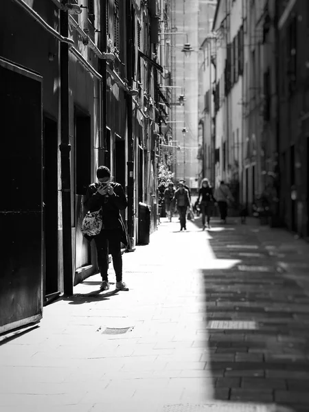 Genoa Italia Abr 2021 Día Centro Ciudad Tratando Contar Capturar —  Fotos de Stock