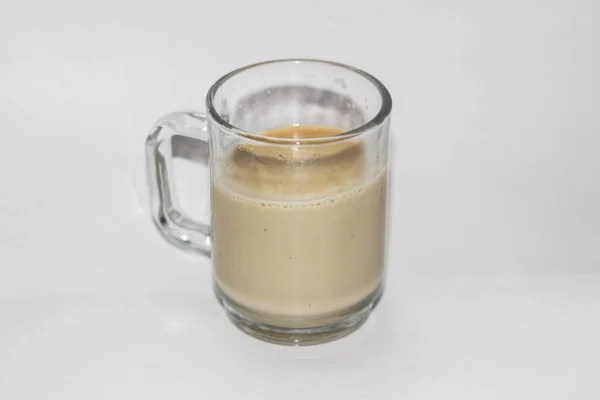 Gros Plan Verre Café Avec Lait Isolé Sur Fond Blanc — Photo