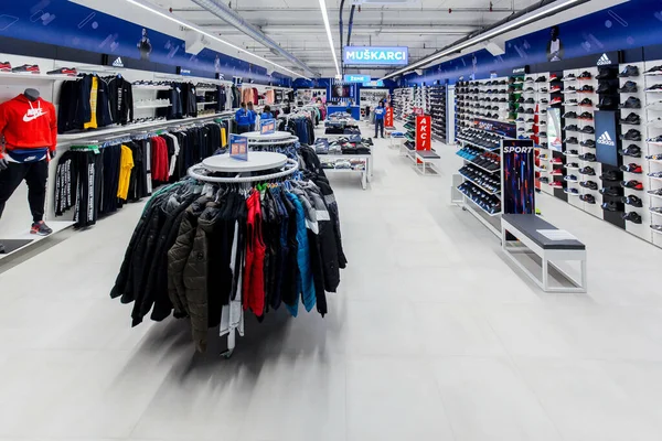 Tuzla Bosnie Herzégovine Nov 2019 Prise Vue Magasin Vêtements Sport — Photo