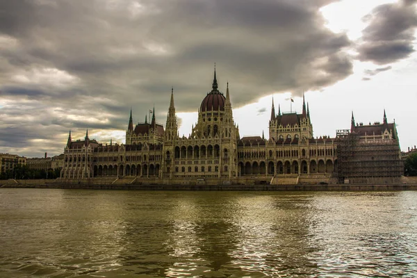 Parlament Épülete Felhős Időben Budapest Magyarország — Stock Fotó