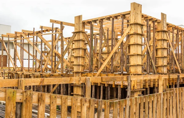 Staví Dřevěný Dům — Stock fotografie