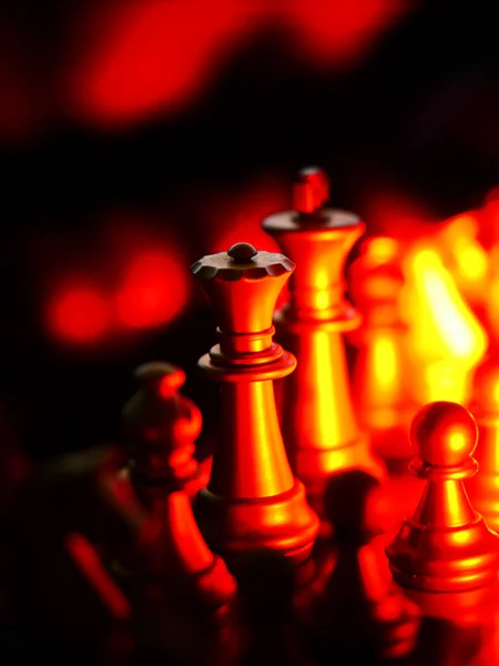 Eine Vertikale Aufnahme Von Schachfiguren Leuchtenden Farben — Stockfoto