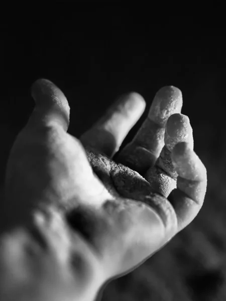 人間の手のグレースケール — ストック写真