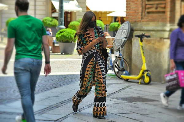 Torino Italie Mai 2021 Elégante Beauté Habillée Mode Promène Centre — Photo