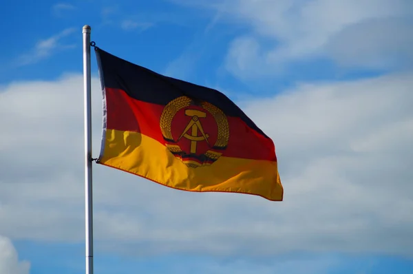 Vlajka Bývalého Ndr Východního Německa Vlaje Alokační Zahradě Frankfurtu Nad — Stock fotografie