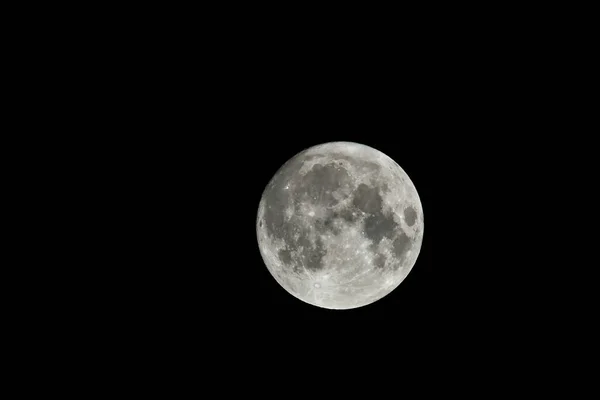 黑色背景上的银色月亮 — 图库照片