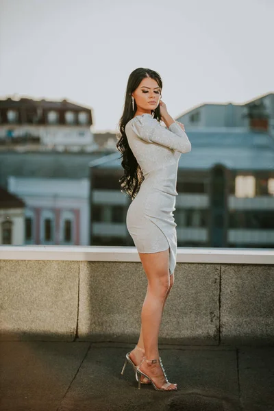 Vertical Shot Brunette Female Model Posing Elegant Dress One Sleeve — ストック写真